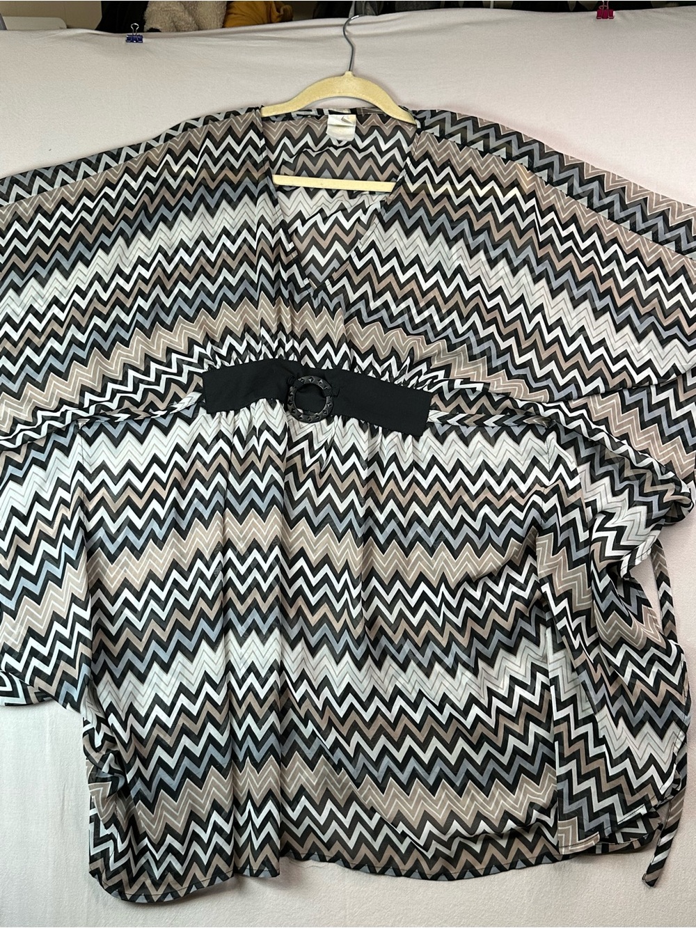 Perry Ellis Zigzag Chevron Belted Kimono Top Black White Taupe ONE Size